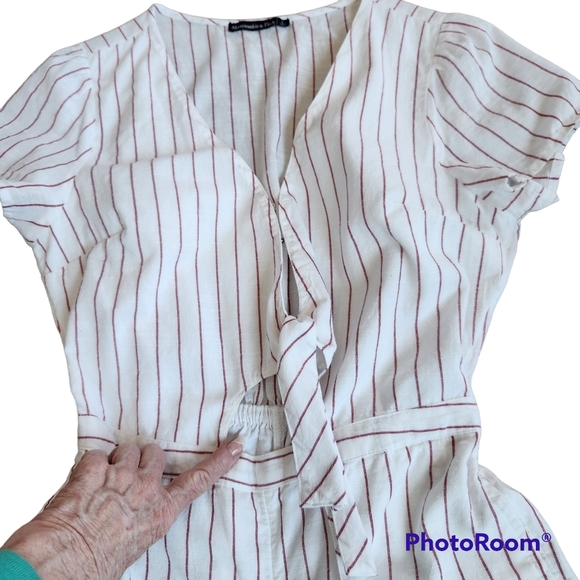 Abercrombie & Fitch Front Tie White With Cranberry Pinstripes Cotton Romper L - Picture 4 of 10